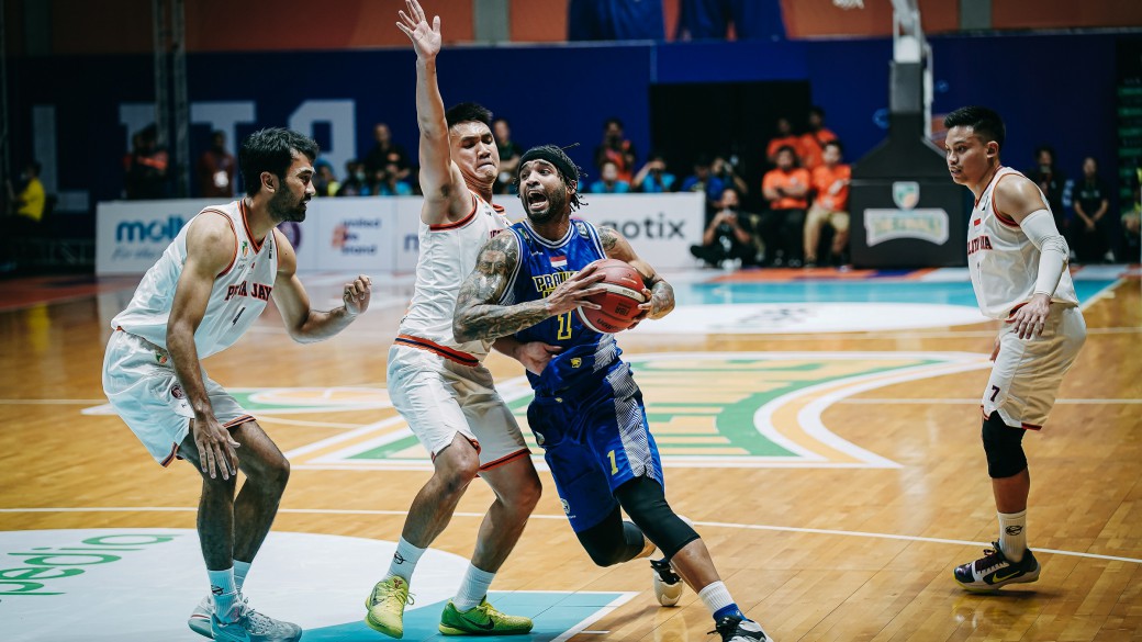 Brandone Francis Ejected, Prawira Unggul Di Kuarter Ketiga - IBL