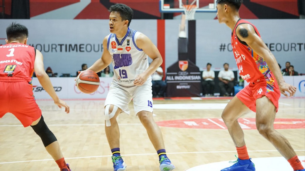 Brunette ikki sikni soradi Nozik mushukning fotosurati