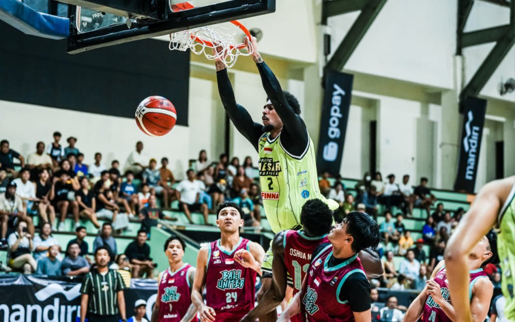 Pacific Pesta Slam-Dunk, Unggul Sementara 53-48