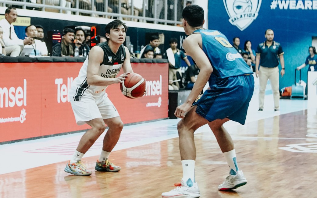 Buzzer Beater Calvin Chrissler Selamatkan Borneo