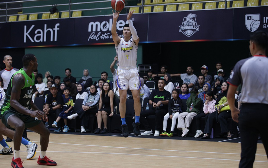 Prawira Kembali Agresif, Senyum David Singleton Tersimpul